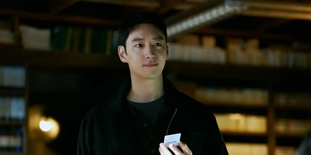 Cute Side of Lee Je Hoon, Makes Hearts Swoon and Love Even More