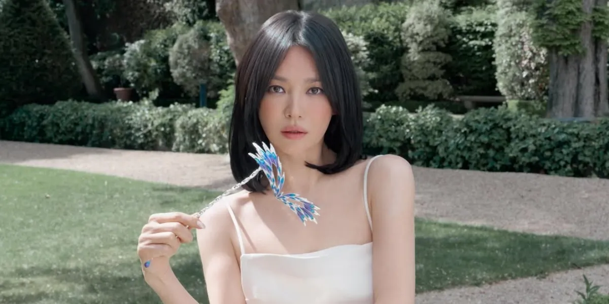 Song Hye Kyo Stunning in B-Cut Photoshoot Vogue China