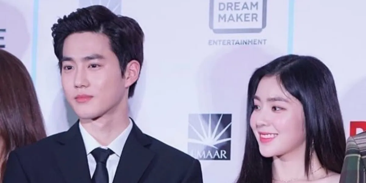 Suho EXO Ruffles Irene Red Velvet's Hair at SMTOWN, Their Closeness Highlighted Again