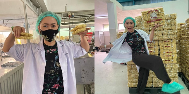 Source of Wealth, 8 Portraits of Inul Daratista Visiting a Noodle Factory that Hasn't Been Visited for Two Years - Netizens Highlight Employees' Hands