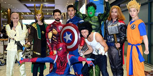 SUPER JUNIOR TIBA DI BANDARA KOREA SELATAN BAK SUPERHERO 