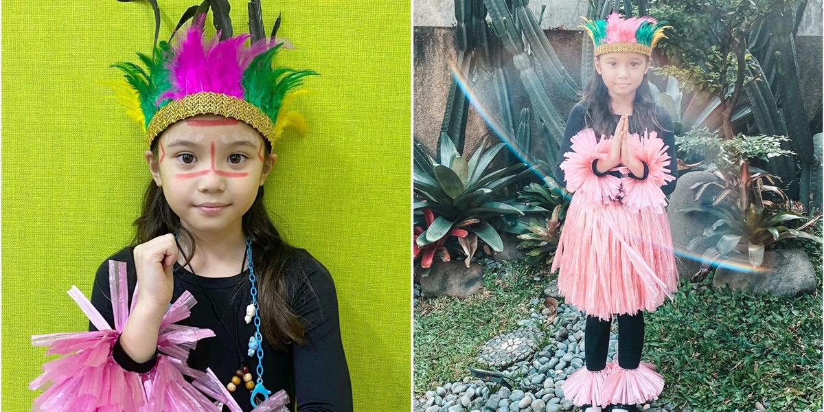 Appearing at School, This is a Beautiful Portrait of Gempi Wearing Traditional Papuan Clothing - Adorable and Agile when Singing Regional Songs