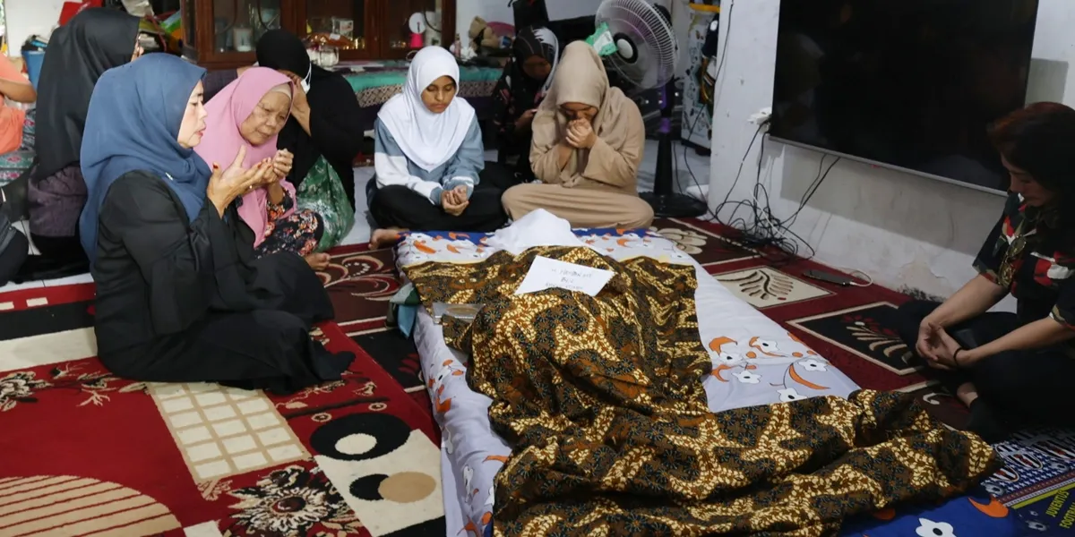 The Wife's Cry Breaks Next to Hamdan ATT's Corpse, Died at Home Before Being Taken to the Hospital
