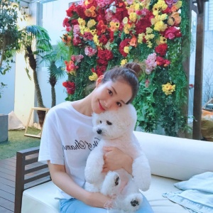 Teman24/7, Here's a Portrait of Park Min Young with her Beloved Dog Leon