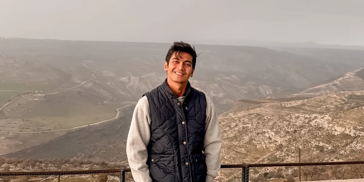 Teuku Ryan at the Palestinian Border, Interrogated by Soldiers