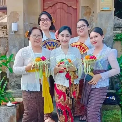 Momen Hangat Uut Permatasari dan Ibu-Ibu Bhayangkari, Tampil Anggun dengan Busana Adat Bali