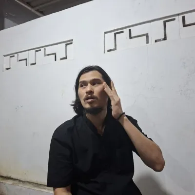 Tangis Pecah Virzha di TPU Jombang, Antar Sang Ayah ke Liang Lahat