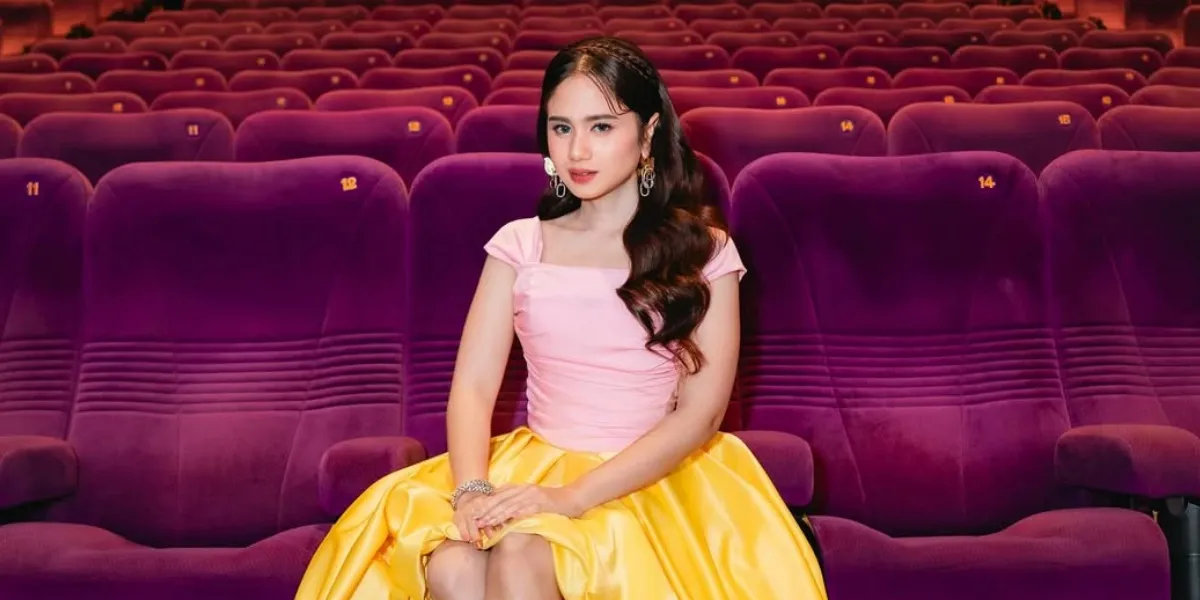 Tissa Biani Plays the Kind Fairy in the Live Action 'OKI & NIRMALA'