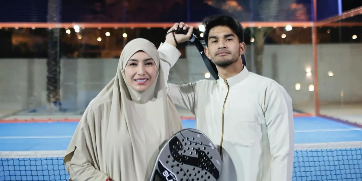 Tyas Mirasih & Tengku Tezi Play Padel Wearing Syar'i Clothes