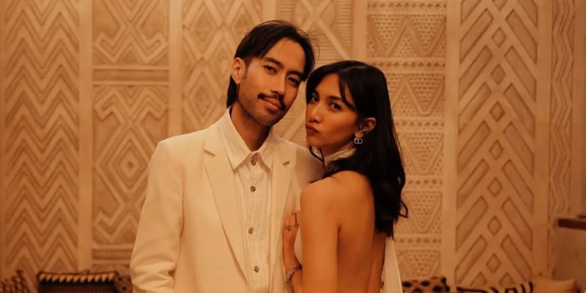 Vidi Aldiano at Ranggaz Ananta's Wedding in Morocco, Mustachioed Invitation Ambassador