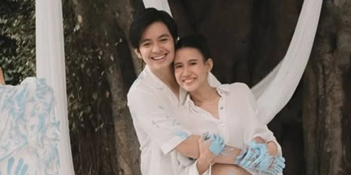 Shenina Cinnamon and Angga Yunanda's Luxurious Wardrobe Room, Behind the Bookshelf