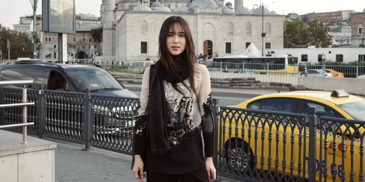 Yasmin Napper Vacations in Turkey with Dad & Mom, Enjoys Corners of Istanbul