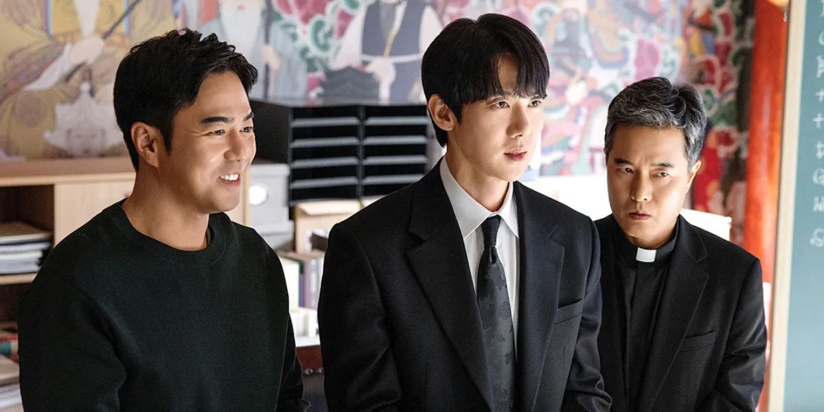 Yoo Yeon Seok Becomes a Lawyer in 'PHANTOM LAWYER', Possessed by a Ghost Client