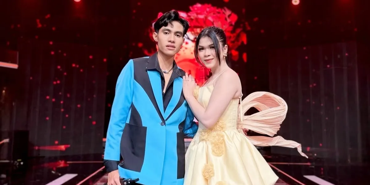 Zahra Sima and Eby DA Taking Photos of Each Other on Stage, Here Are the Results
