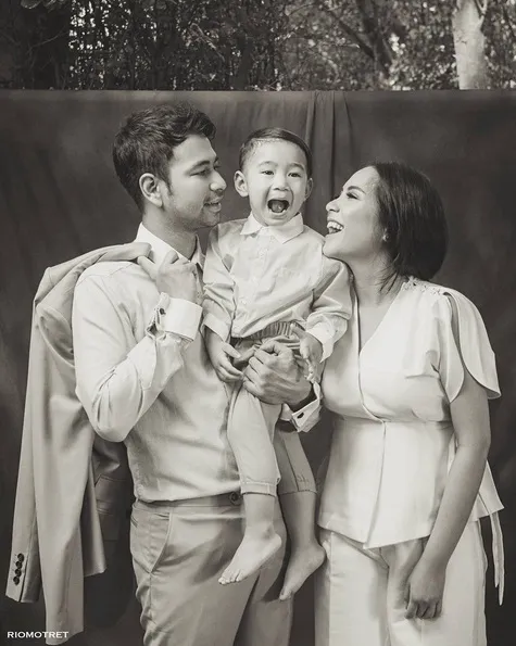 Pemotrean keluarga Raffi Ahmad, Nagita Slavina dan Baby Rafathar. /©instagram.com/riomotret