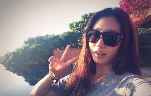 Foto Park Shin Hye saat liburan di Phuket, Thailand @kdramastars.com