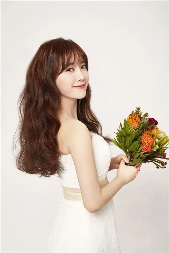 Goo Hye Sun dalan wedding pictorial tema cantik natural. © allkpop.com