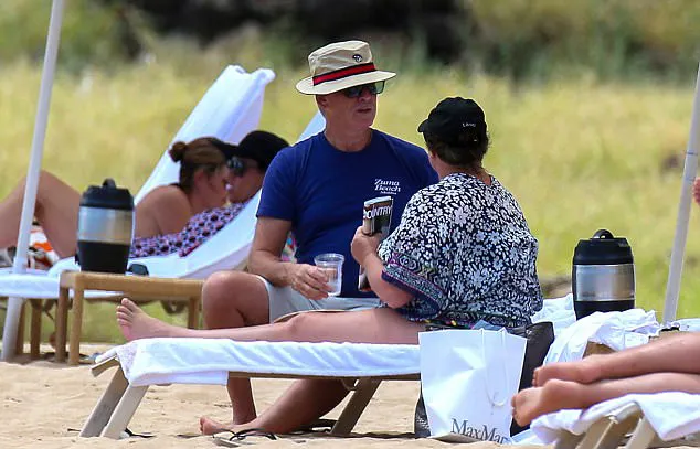 Adakah yang lebih menyenangkan jika dibandingkan dengan merayakan ulang tahun di pantai bersama orang terkasih? © dailymail.co.uk
