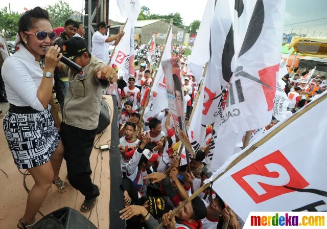 Kadang artis suka punya permintaan nyeleneh saat jadi jurkam. ©merdeka.com