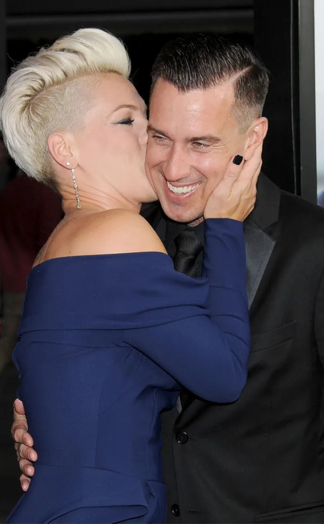 Pink dan Carey Hart @ eonline.com