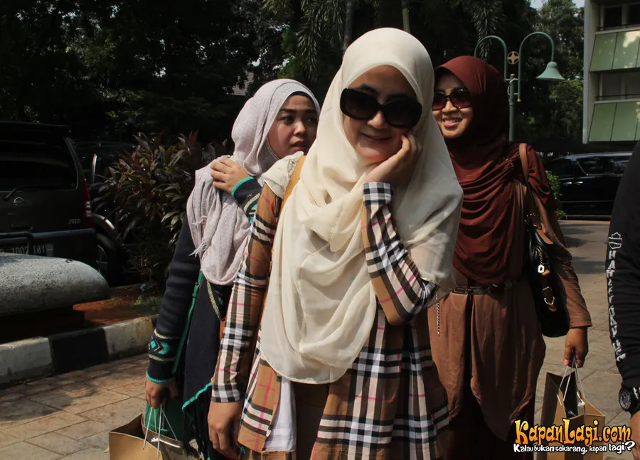 Pipik merayakan ulang tahun bersama anak dan anak-anak berkebutuhan khusus.