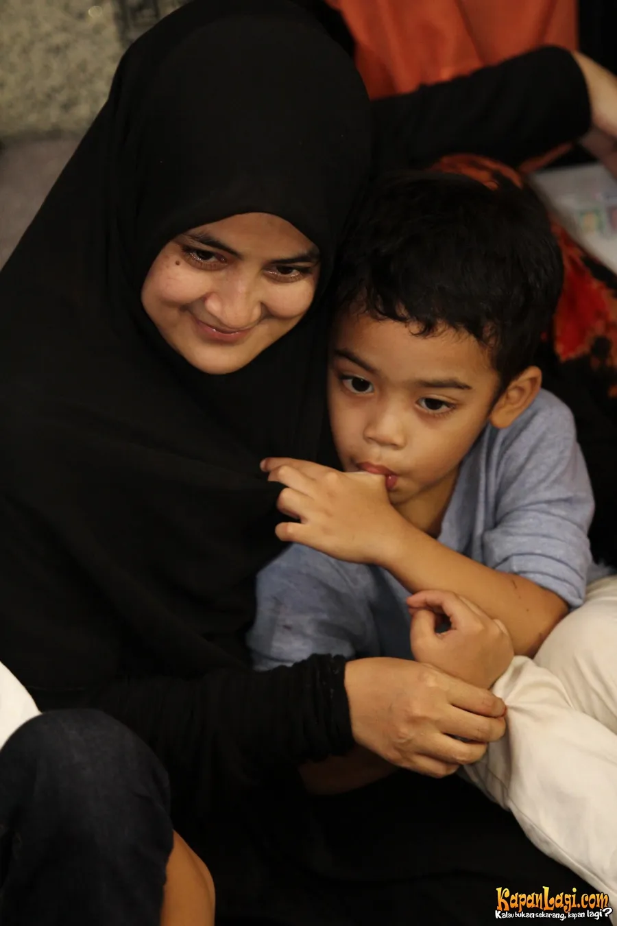 Kondisi Pipik yang masih lemah membuat anak-anaknya belum bisa bercerita kepada Pipik soal liburan ke Bangkok.