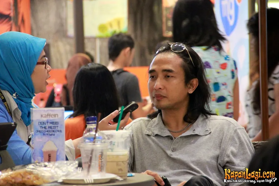 Piyu memilih bungkam ketika ditanya tentang istrinya.