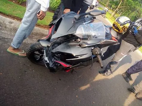 Motor ini merupakan hadiah dari orang tua sang murid SMP © otosia.com