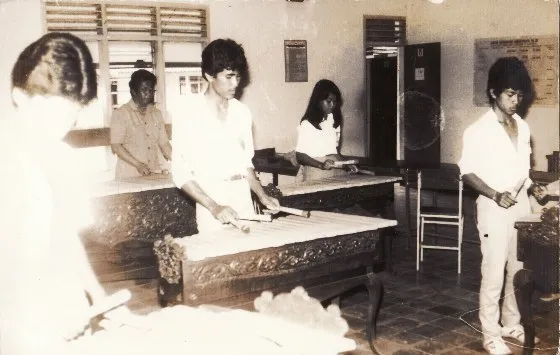 Seragam Sekoalh 70-an