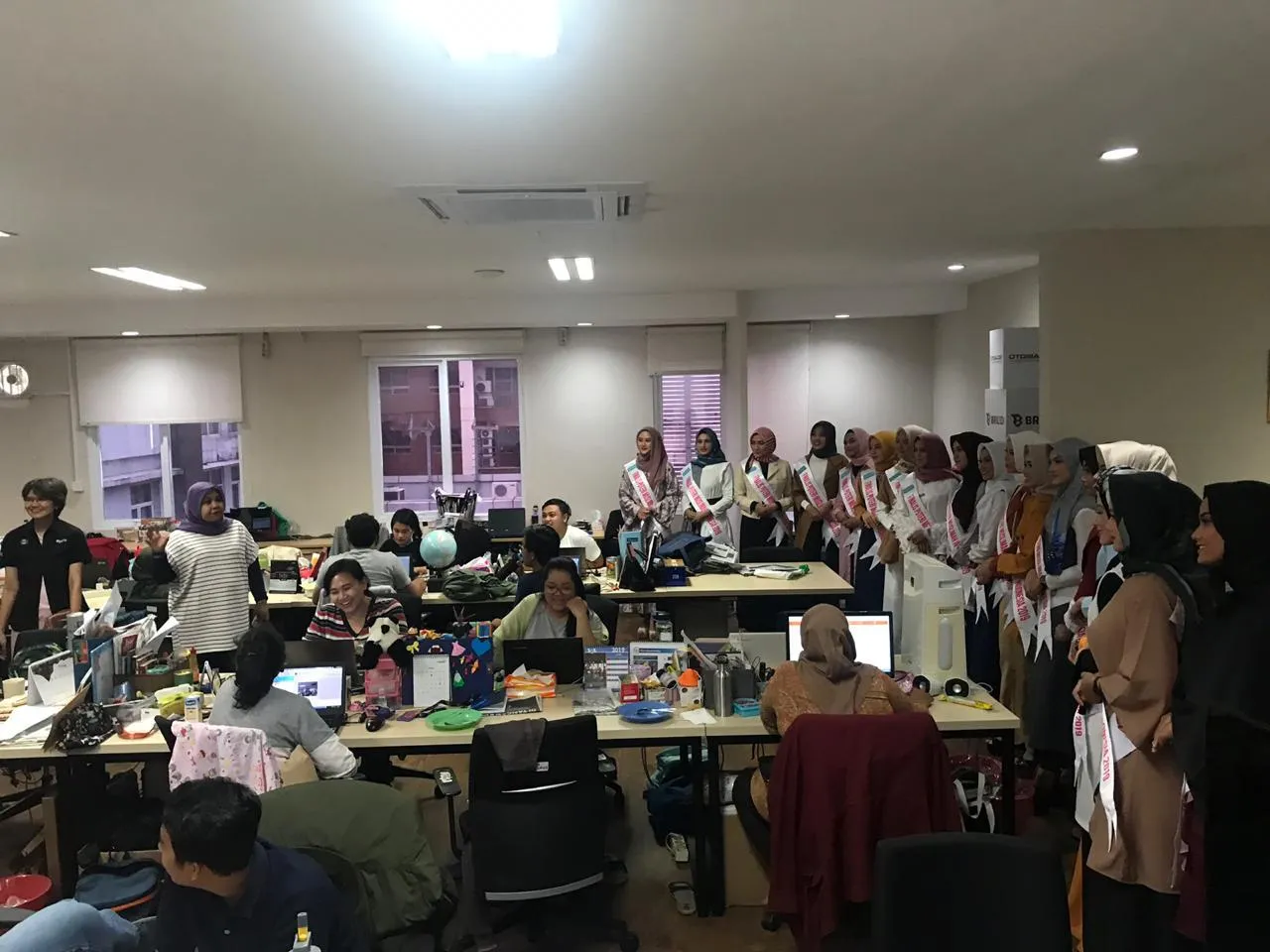 Finalis Puteri Muslimah Indonesia 2019 berkunjung ke kantor Kapanlagi Youniverse. (credit: Kapanlagicom)