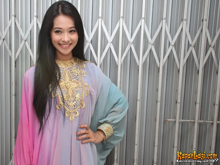 Poppy Bunga melahirkan dini di usia kandungan 8 bulan.