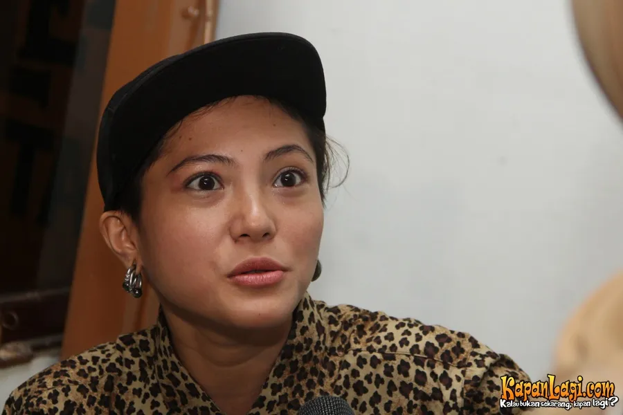 Poppy Sovia masih doyan cowok.