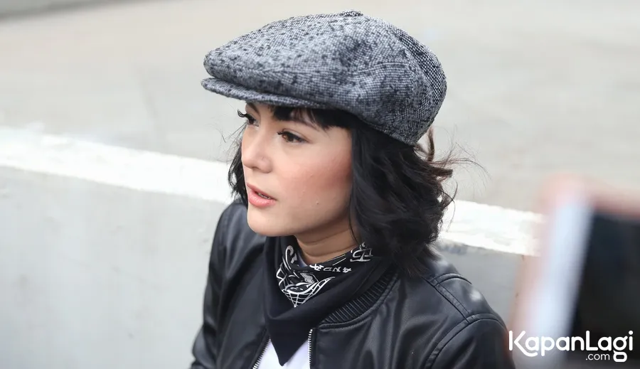 Poppy Pasrah Soal Momongan