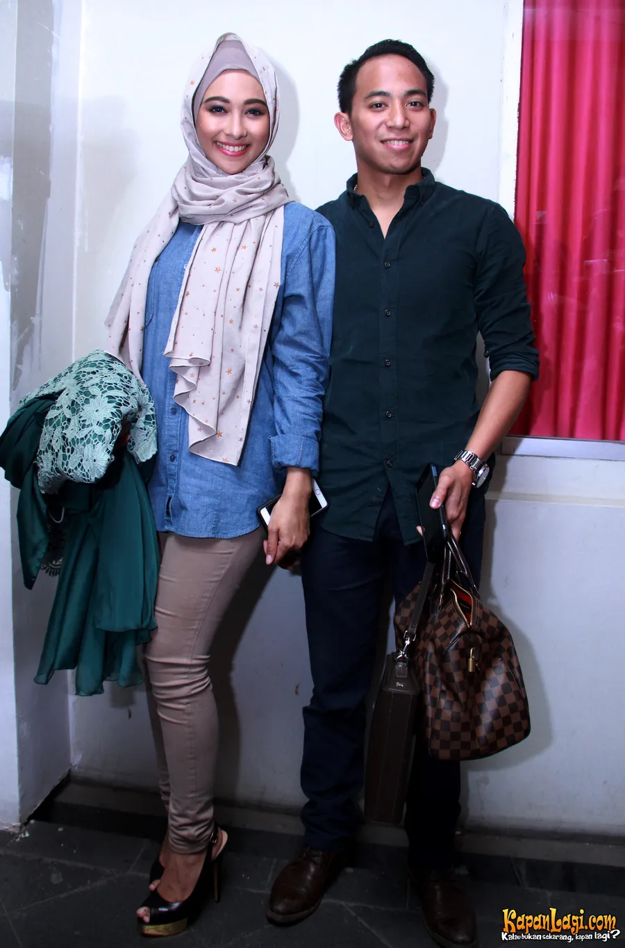 Suami Poppy Bunga sempat mencari kerja sampingan sebagai sopir Uber. ©KapanLagi.com®/Muhammad Akrom Sukarya