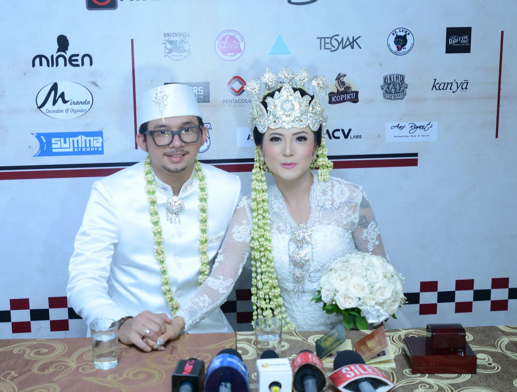 Poppy Sovia & Oki  © Kapanlagi/Bayu Herdianto