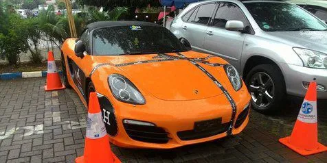 Mobil mewah yang kerap dipakai Bella Shofie ternyata masih belum balik nama atas kepemilikannya. ©merdeka.com/Muchlisa Choiriah