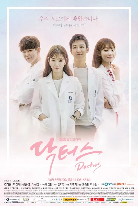 Emapat karakter utama di Doctors © SBS