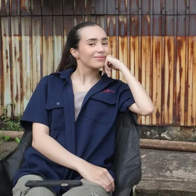 Potret Beby Tsabina - Kenny Austin Para Pemain Film SI PALING AKTOR di Balik Layar yang Kompak