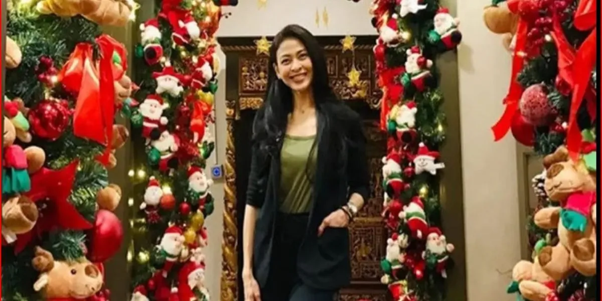 Indira Paramarini Sudiro Appears Elegant Celebrating Christmas with Joy, Here’s the Snapshot