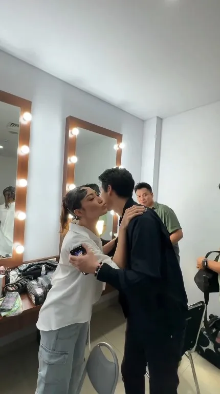 Potret Kedekatan Maxime Bouttier ke Ayu Dewi