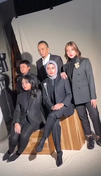 Potret Keluarga Tiara Andini (Credit: TikTok/panggilakukrucil)