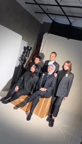 Potret Keluarga Tiara Andini (Credit: TikTok/panggilakukrucil)