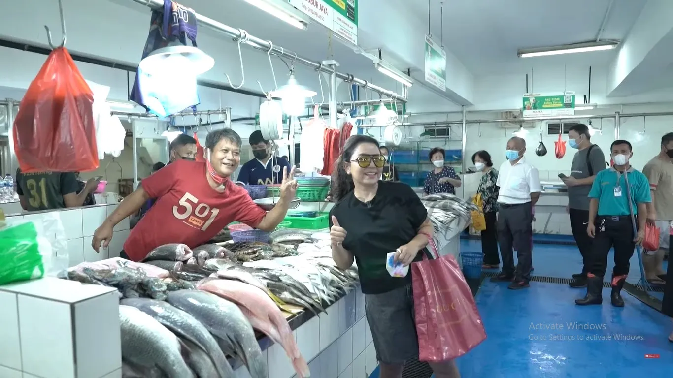 Potret Mayangsari Belanja (Credit: Youtube/MAYANGSARI CHANNEL)