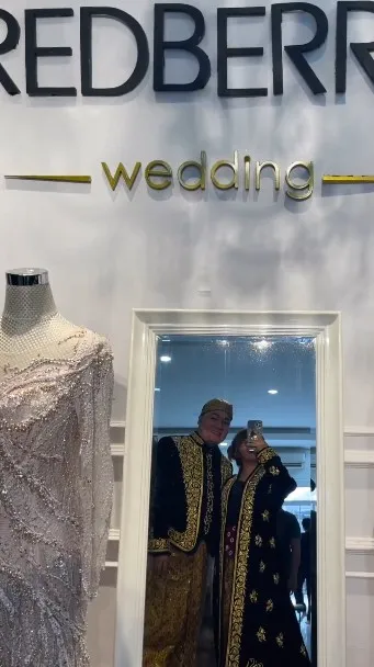 Potret Merry Asisten Raffi Ahmad Bareng Kekasih (Credit: Instagram/merryraffiahmad)