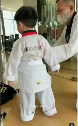 (credit: instagram.com/raphael_moeis)