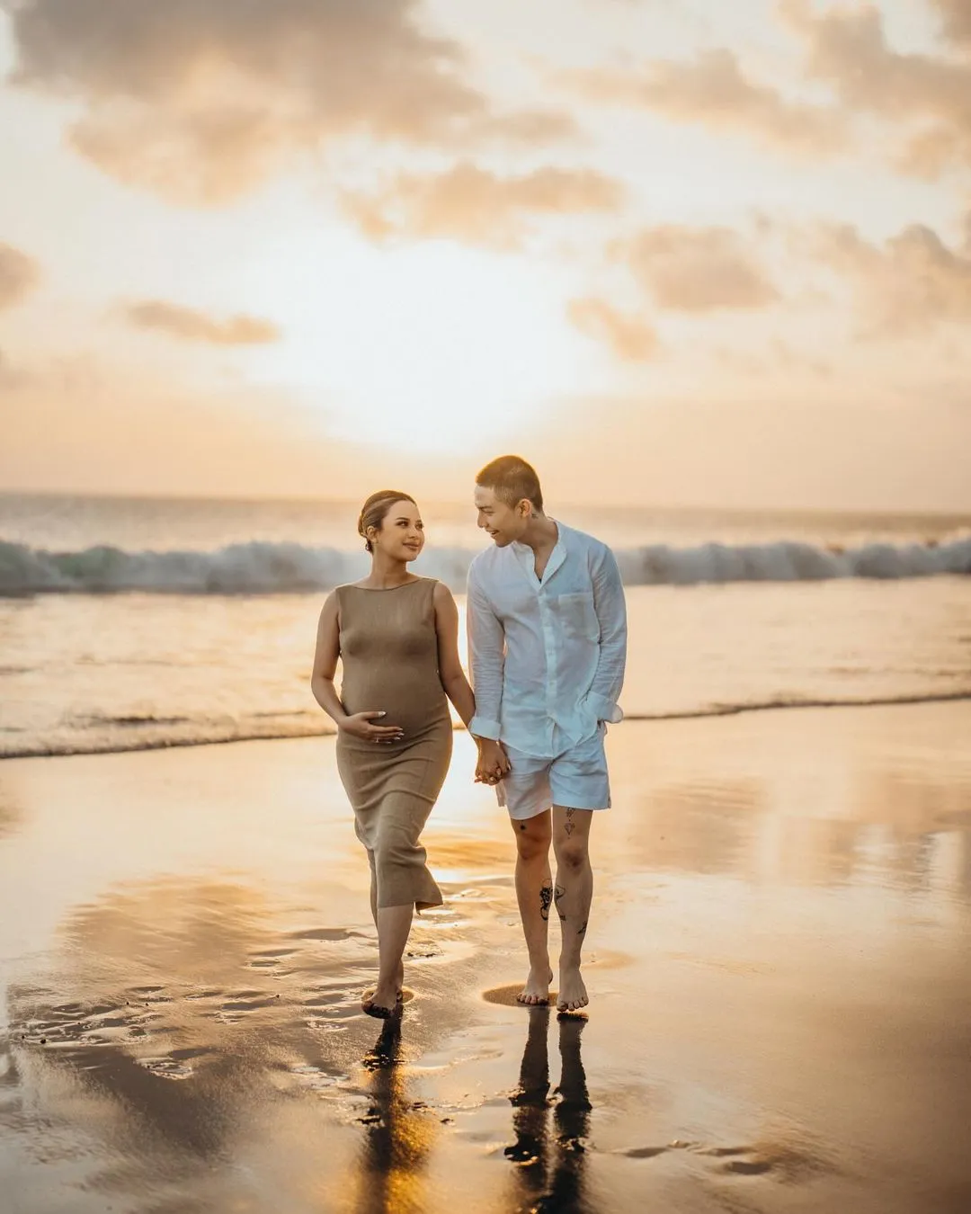 Potret Baby Bump Anggi Marito yang Tengah Hamil Anak Pertama (Credit: Instagram/anggimarito)