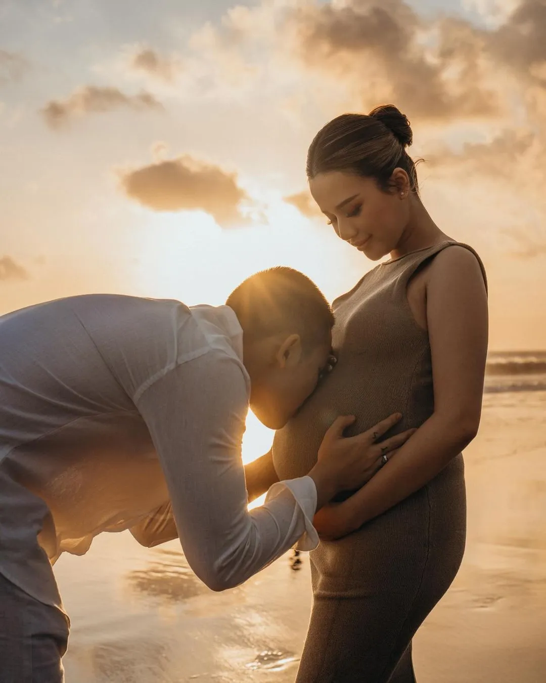 Potret Baby Bump Anggi Marito yang Tengah Hamil Anak Pertama (Credit: Instagram/anggimarito)