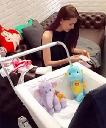 Kereta bayi milik anak Jay Chou yang kembar dengan Princess Charlotte putri Pangeran William dan Kate Middleton. ©lollipop.sg