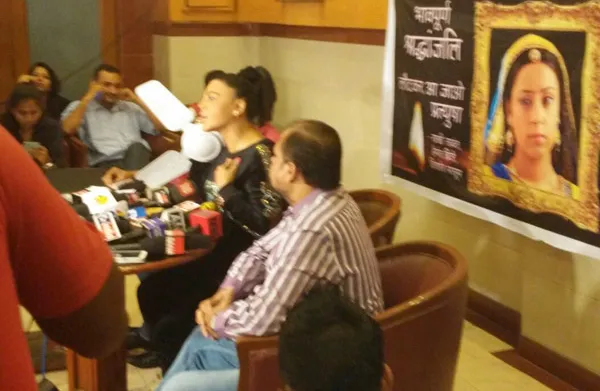 Rakhi Sawant dihujat karena manfaatkan kematian Pratyusha demi popularitas ©bollywoodlife