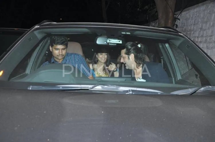 Preity nebeng Fardeen usai pulang pesta ultahnya semalam, Selasa (31/1) ©pinkvilla